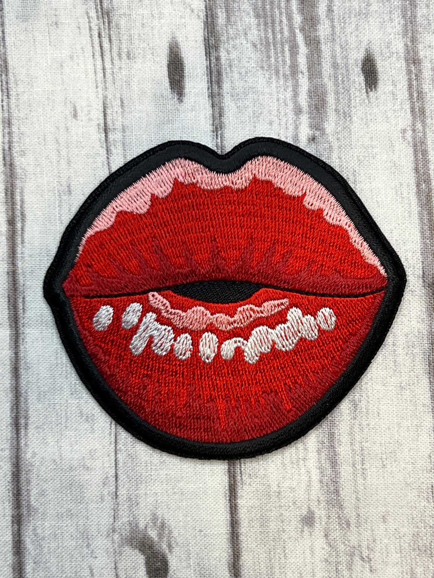 Kissing lips, small iron on patch ￼
